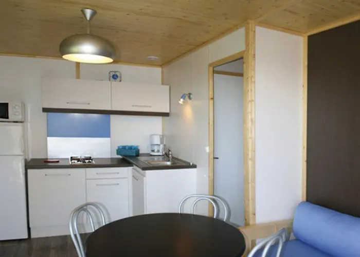 Avec Terrasse Pour 5 Pers, Cuisine Equipee - Api-1-52-661 Ribes